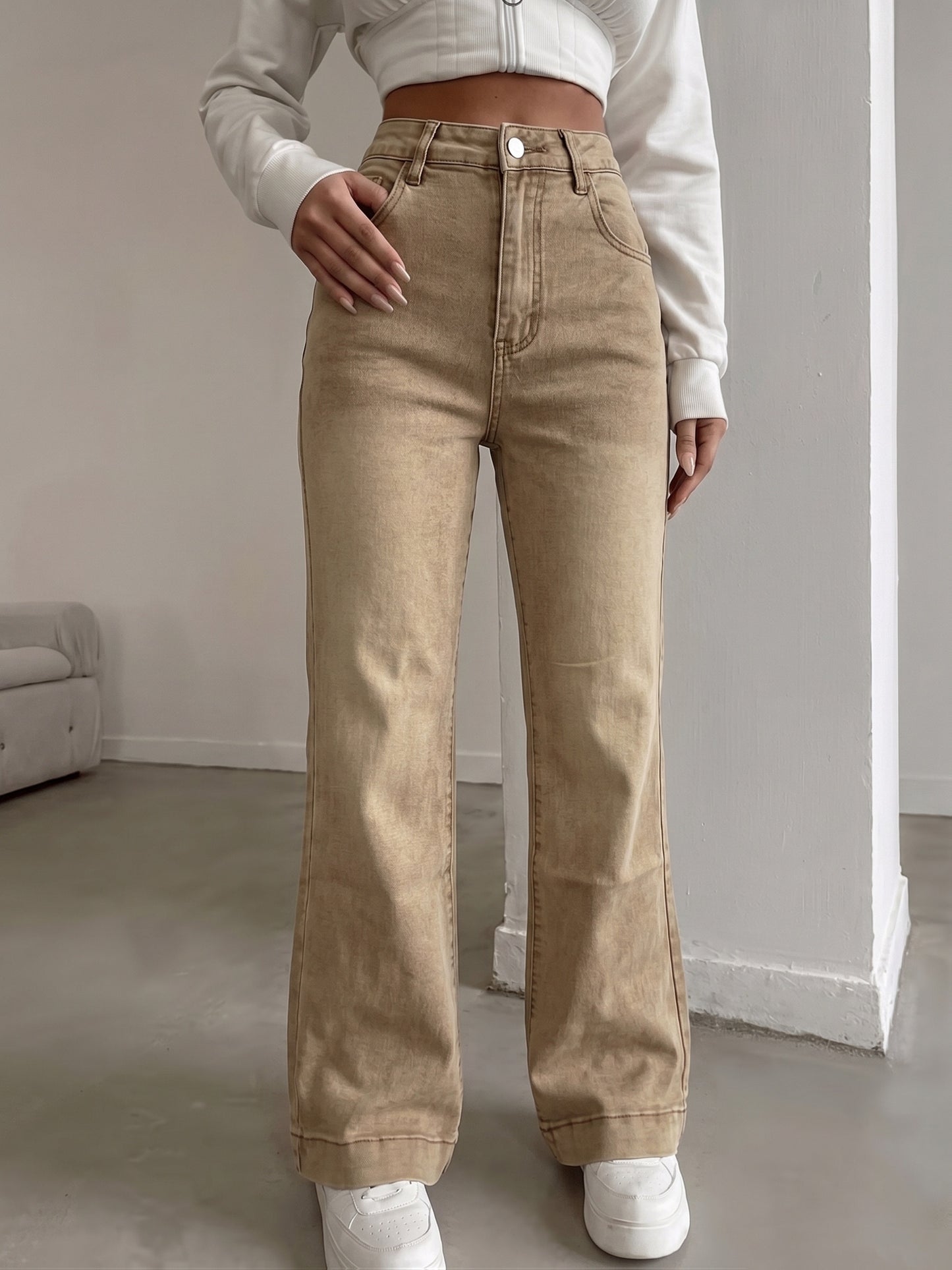 Effortless Brown Wash Flare Jeans for Women with High Waist Button Front Pocket Detail Relaxed Style