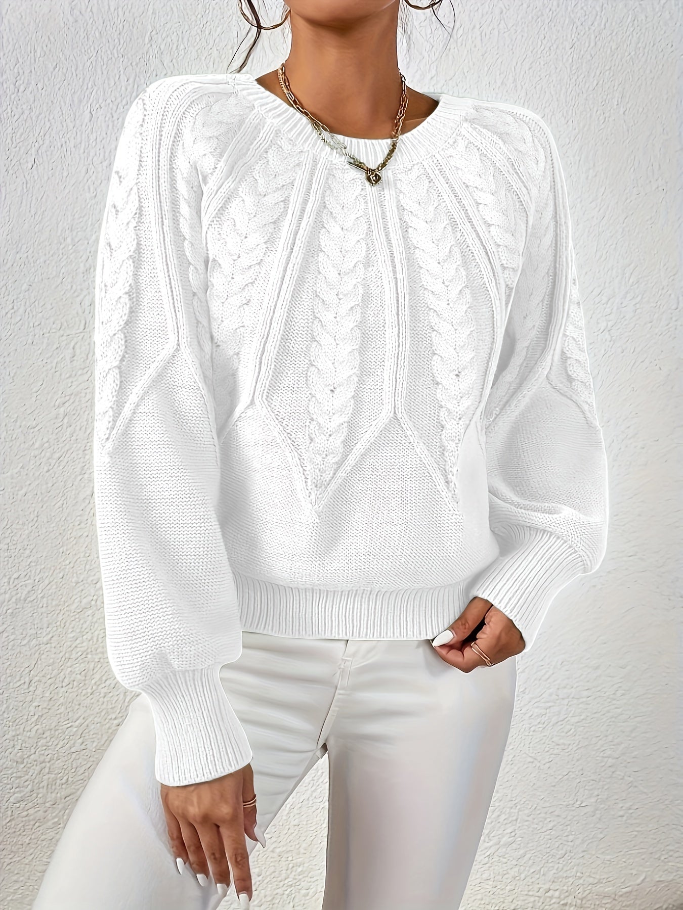 Comfortable Cable Knit Sweater for Women with Round Neck Balloon Sleeve Cropped Oversized Style