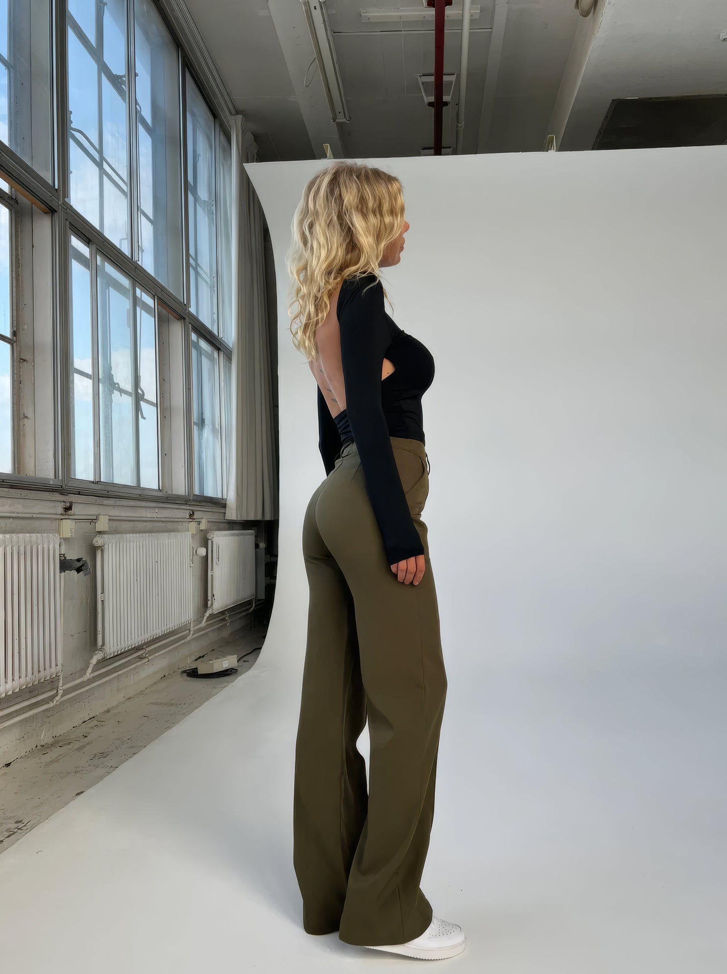 Elegant Tailored Wide Leg Pants for Women with High Waist Pintuck Front Pocket Relaxed Style