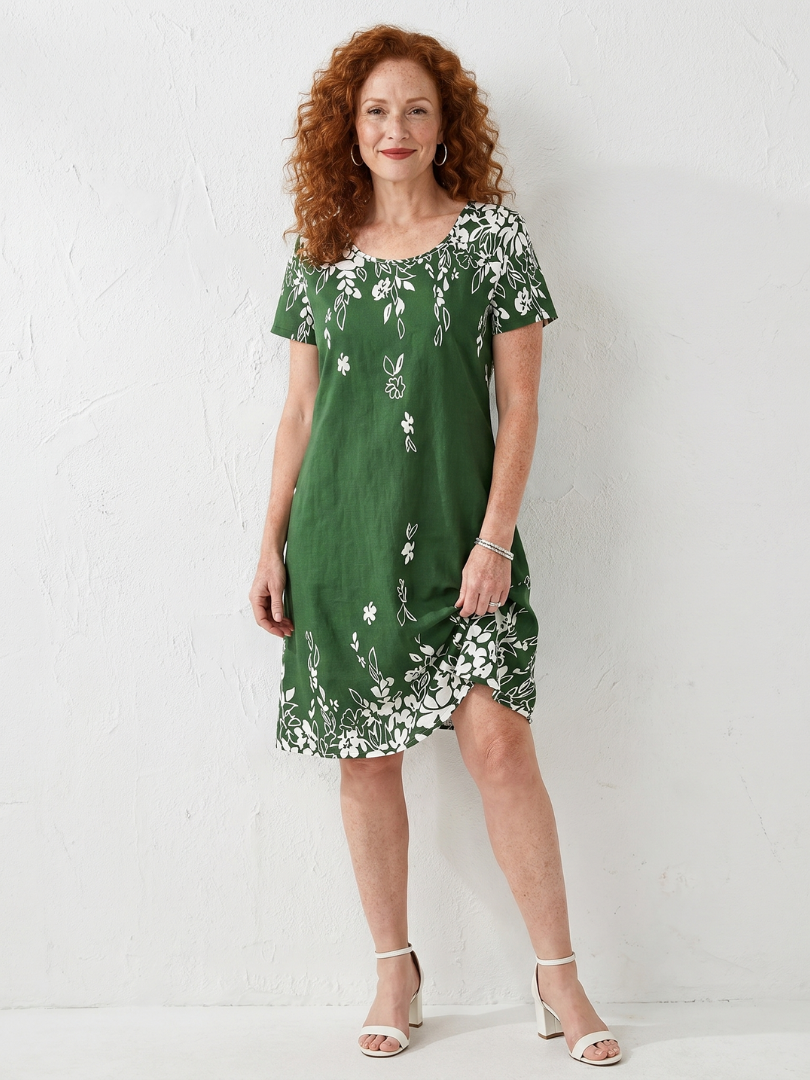 Effortless Green Floral Mini Dress for Women with Scoop Neck Short Sleeve Tulip Hem Flowing Style