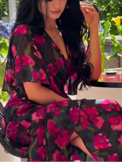 Effortless Floral Print Maxi Dress for Women with V-Neck Trumpet Sleeve