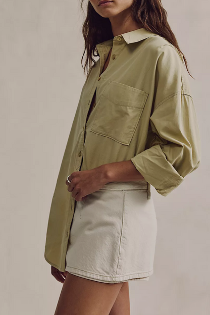 Effortless Green Button Up Shirt for Women with Collared Long Sleeve Chest Pocket Relaxed Oversized Style