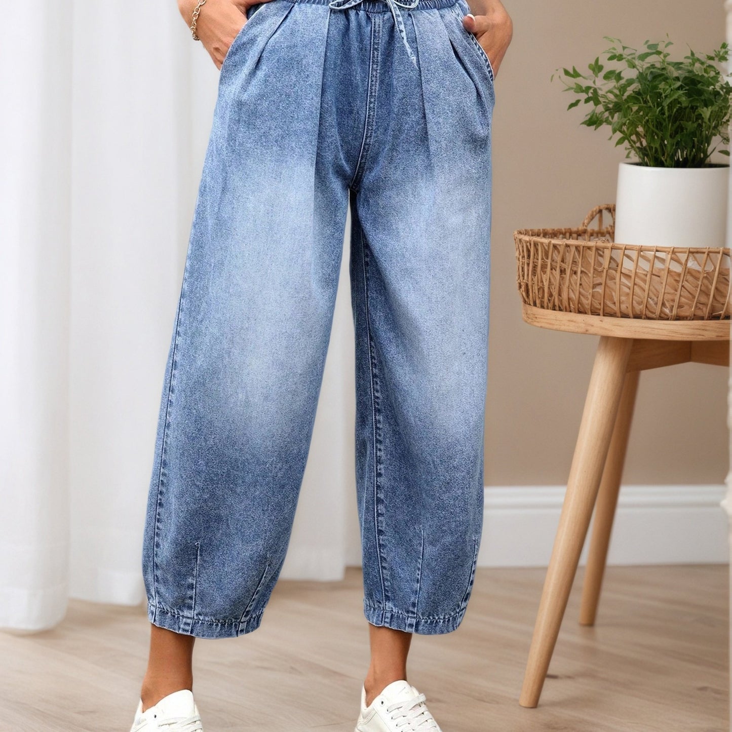 Effortless Relaxed Light Blue Barrel Jeans for Women with High Waist Cinched Ankle