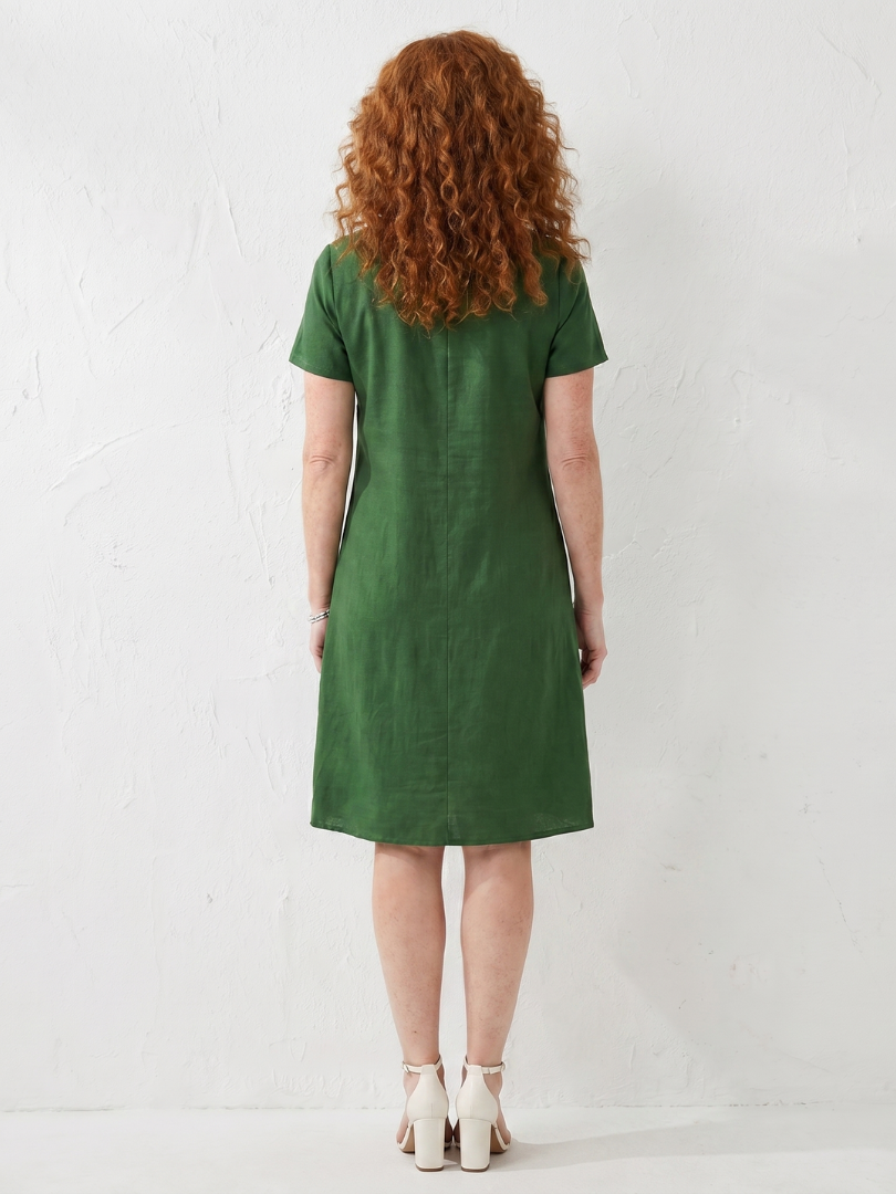 Effortless Green Floral Mini Dress for Women with Scoop Neck Short Sleeve Tulip Hem Flowing Style