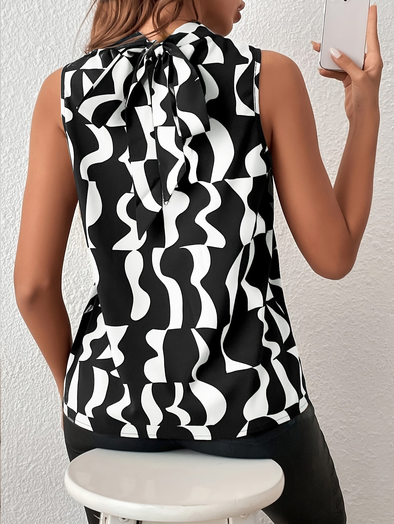 Vera | Stylish Halter Top for Women with Geometric Print Detail