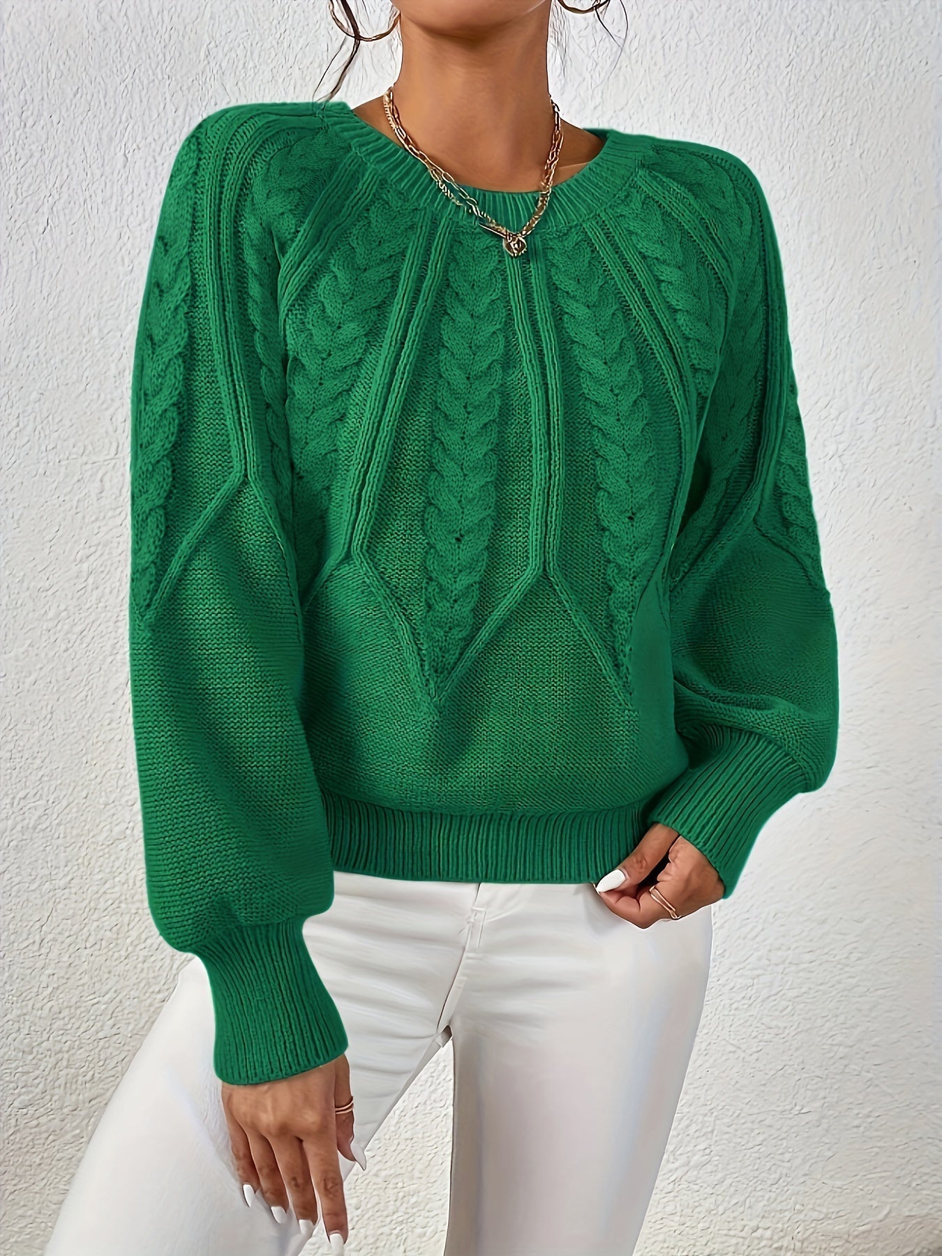 Comfortable Cable Knit Sweater for Women with Round Neck Balloon Sleeve Cropped Oversized Style