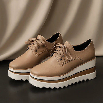 Chic Platform Sneakers for Women with Lace Up Low Top Flatform Sole Style