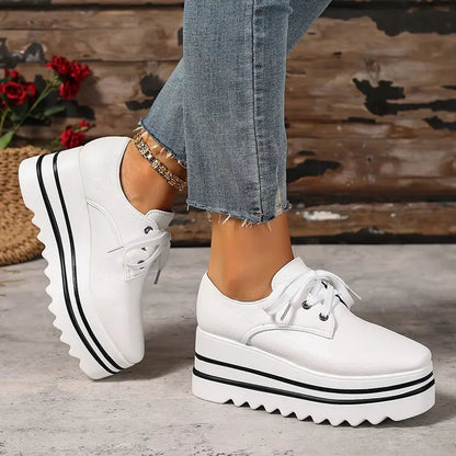 Chic Platform Sneakers for Women with Lace Up Low Top Flatform Sole Style