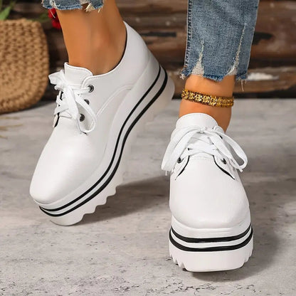 Chic Platform Sneakers for Women with Lace Up Low Top Flatform Sole Style