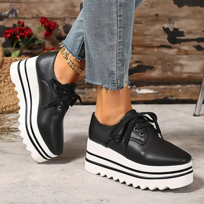Chic Platform Sneakers for Women with Lace Up Low Top Flatform Sole Style