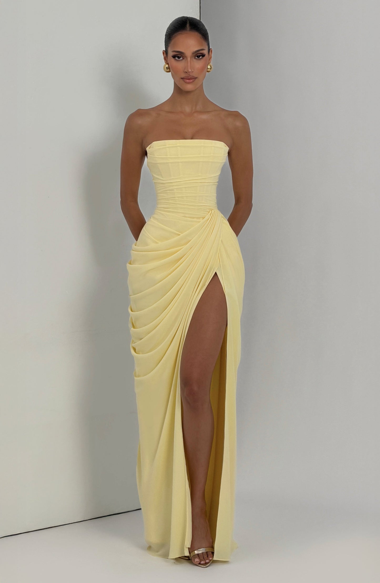 Elegant Draped Maxi Dress for Women with Strapless Sweetheart Ruched Side Slit Autumn Wedding Guest Style