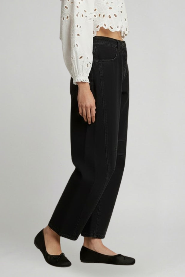 Stylish Jeans for Women with Mid Waist Barrel Leg Seam Detail Relaxed Fit Casual Black Jean Style