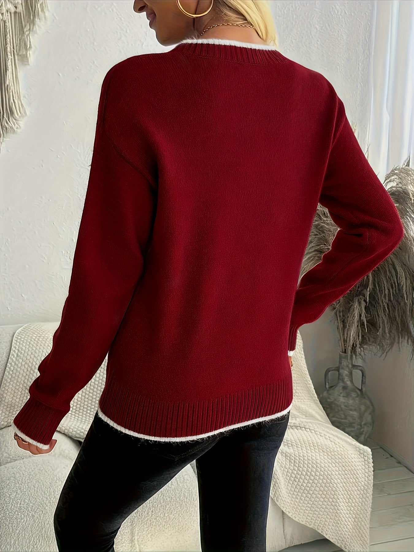 Comfortable Snowflake Women's Christmas Sweater with Crew Neck Long Sleeve Relaxed Oversized Knit Style
