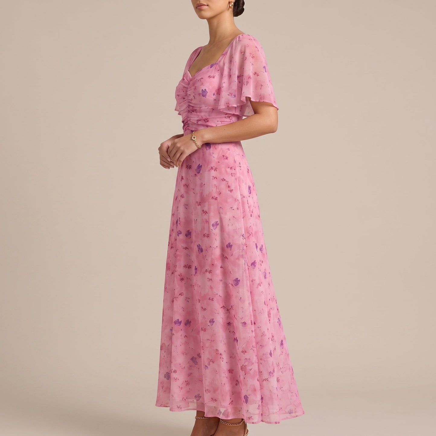 Elegant Floral Chiffon Fall Wedding Guest Dress for Women with Sweetheart Neck Flutter Sleeve Ruched Maxi Style