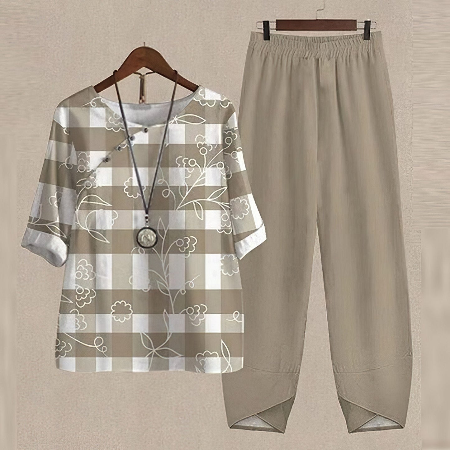 Effortless Two Piece Set for Women with Printed Short Sleeve Top Tapered Pants Relaxed Casual Style