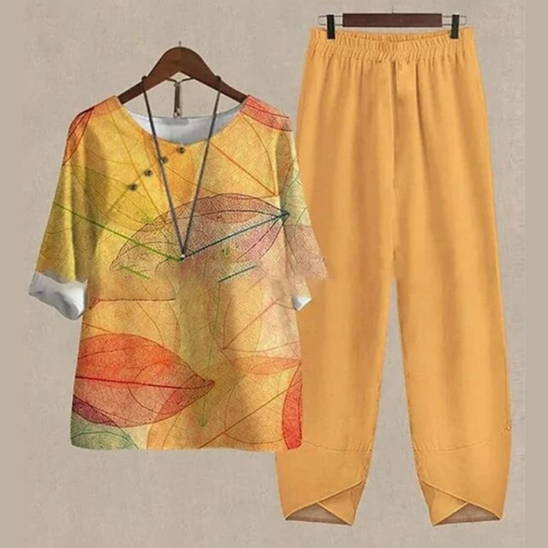 Effortless Two Piece Set for Women with Printed Short Sleeve Top Tapered Pants Relaxed Casual Style