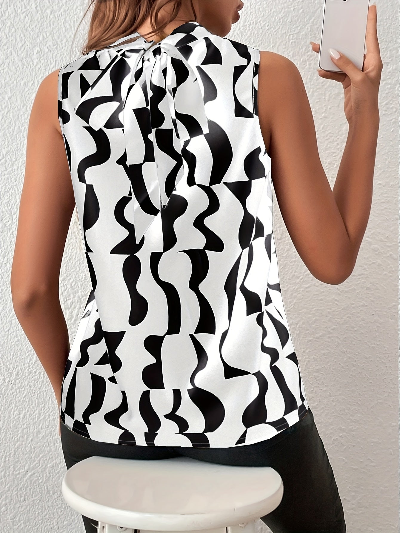 Vera | Stylish Halter Top for Women with Geometric Print Detail