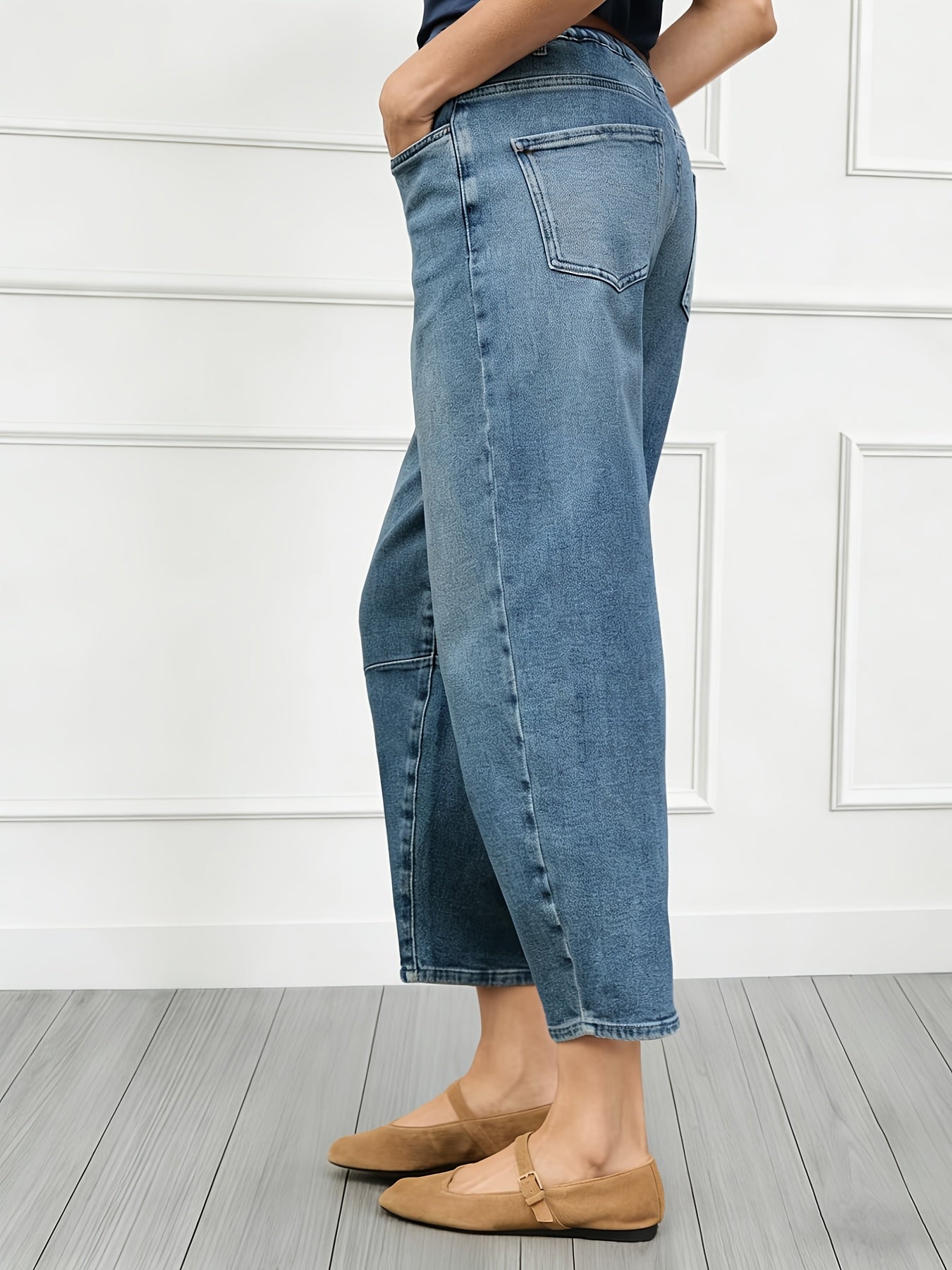 Effortless Relaxed Blue Barrel Jeans for Women with High Waist Curved Leg