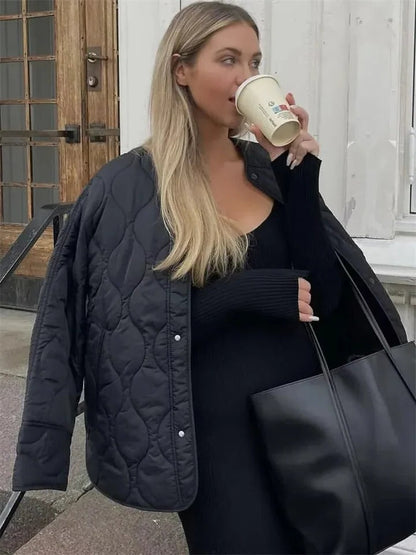 Comfortable Quilted Jacket for Women with Crew Neck Long Sleeve Snap Button Relaxed Winter Style