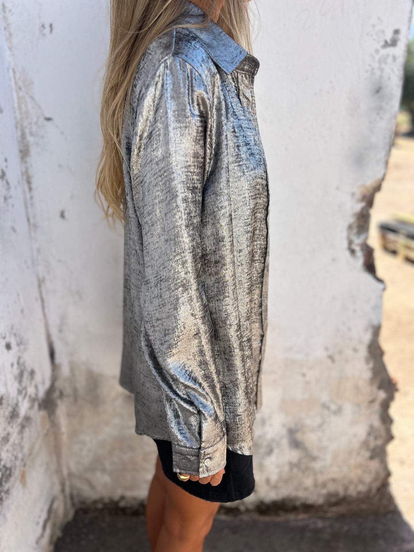 Elegant Metallic Collar Shirt for Women with Long Sleeve Button Front Oversized Relaxed Style
