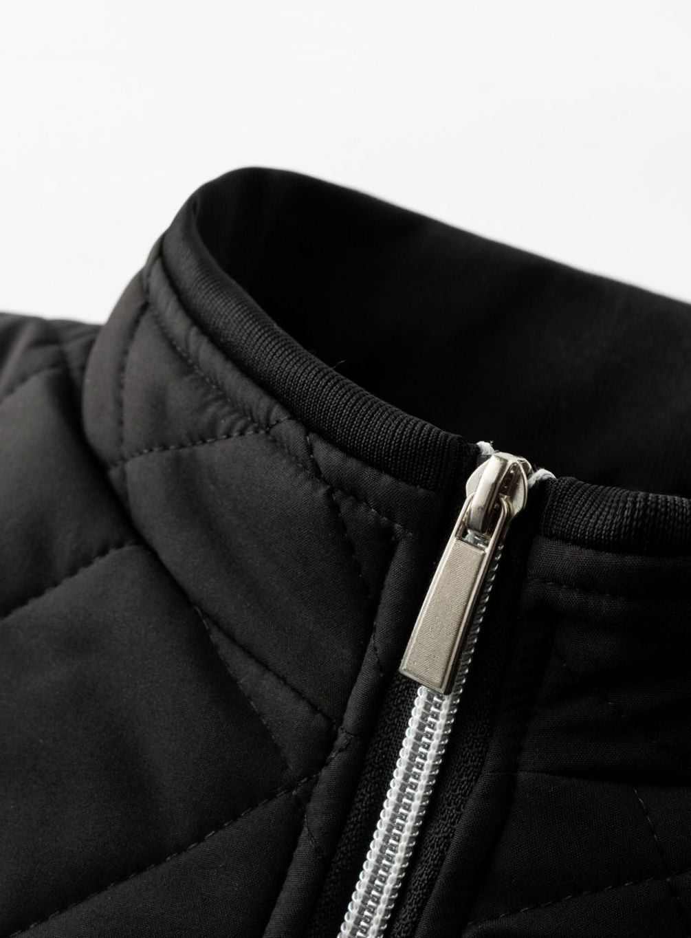 Cozy Black Diamond Quilted Bomber Jacket for Men with Stand Collar Long Sleeve Fleece Lined Full Zip Style