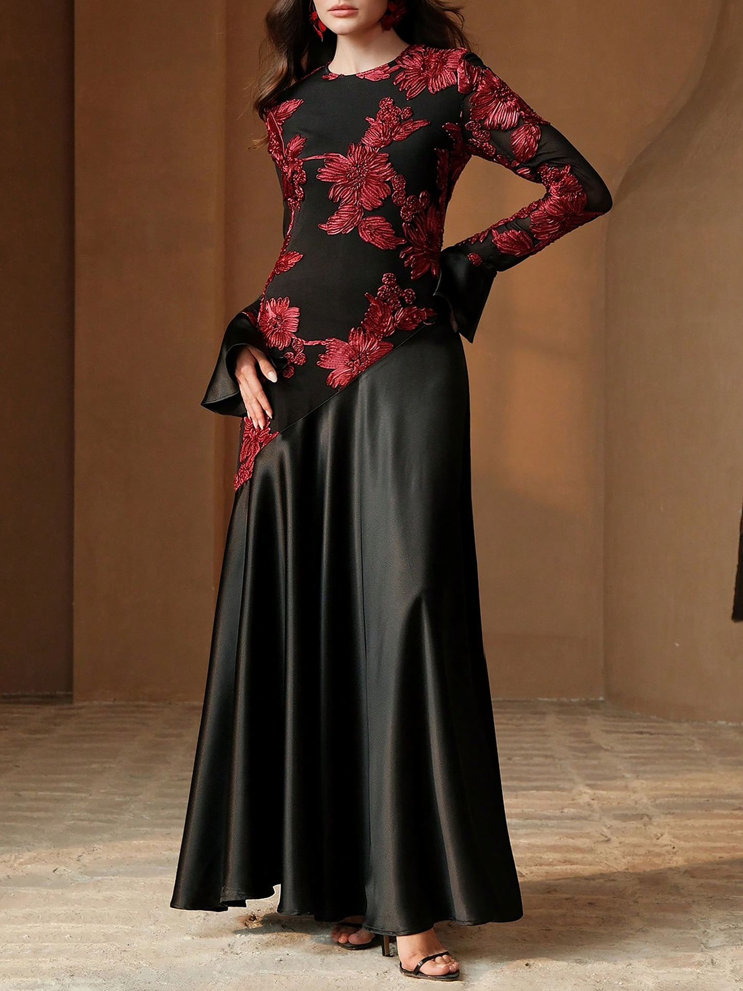 Elegant Black Floral Maxi Dress for Women with Round Neck Long Sleeve Flowing Mother Of The Bride Style