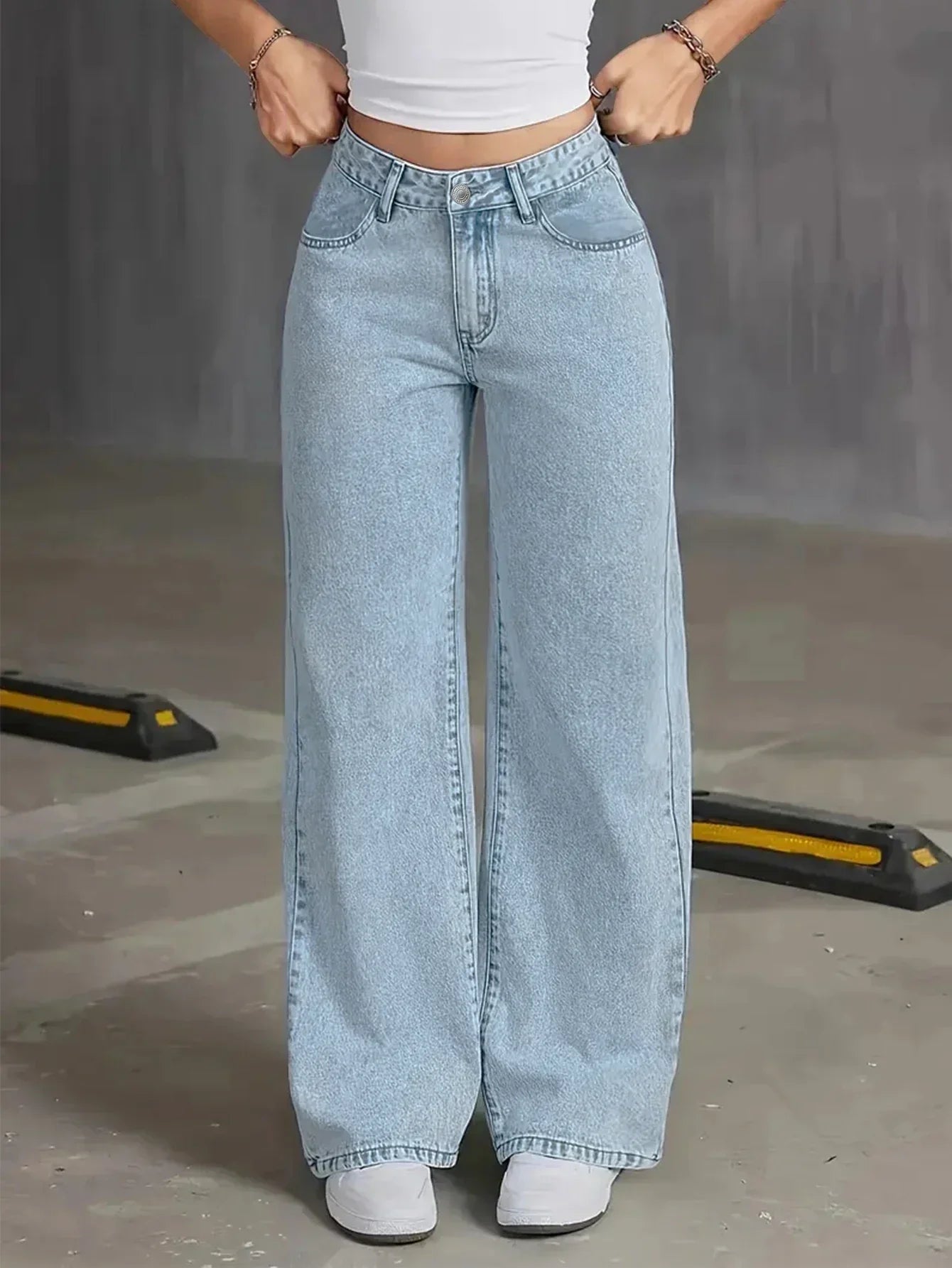 Dana | Relaxed Low Rise Boyfriend Jeans in Blue for Women