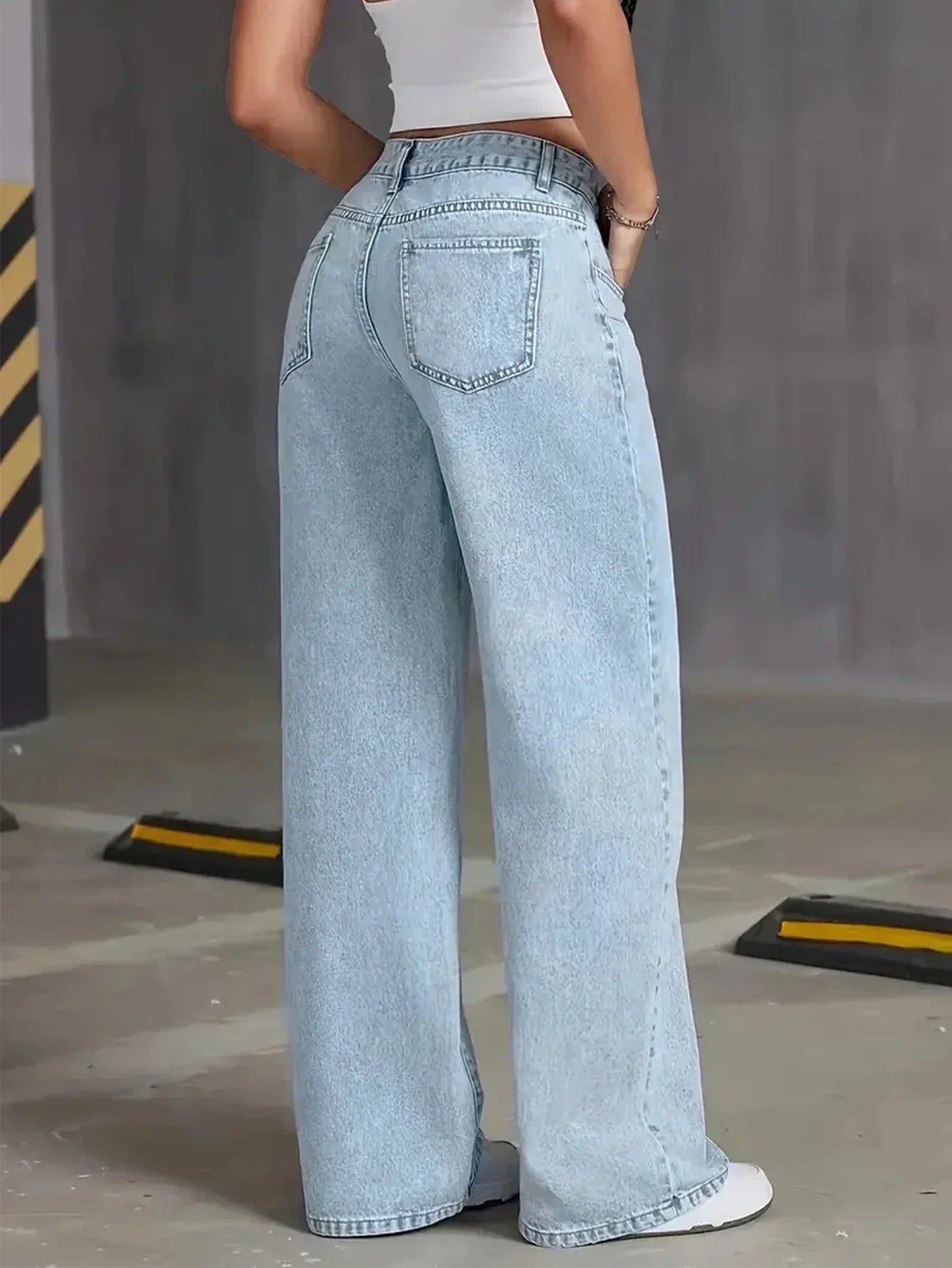 Dana | Relaxed Low Rise Boyfriend Jeans in Blue for Women