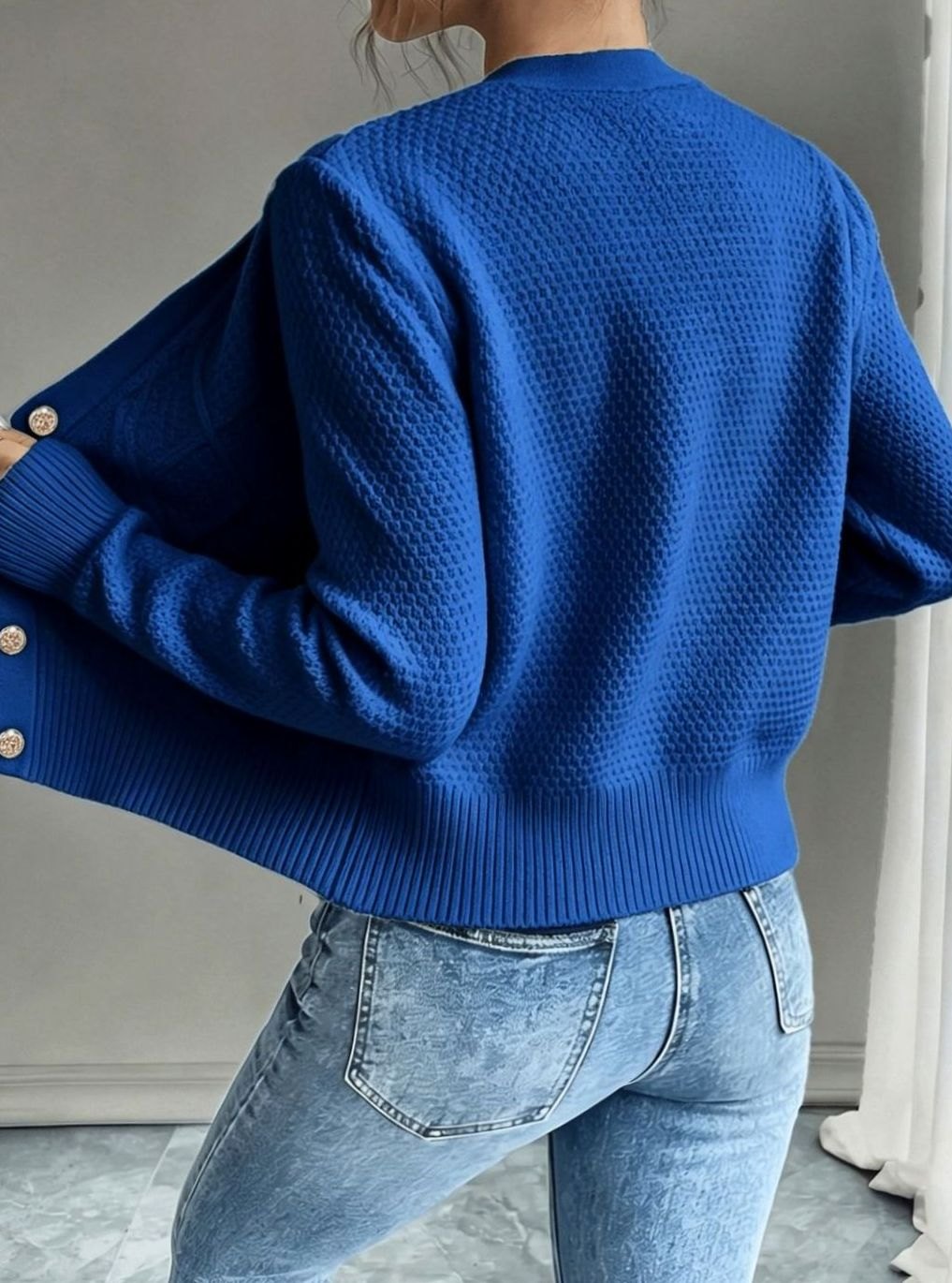 Chic Cropped Cardigan for Women with Round Neck Long Sleeve Cable Knit Gold Button Style