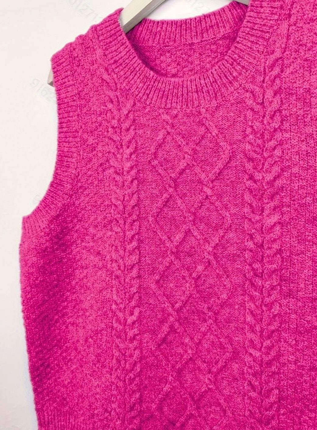 Cozy Cable Knit Sweater Vest for Women with Crew Neck Sleeveless Argyle Relaxed Style