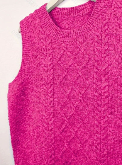 Cozy Cable Knit Sweater Vest for Women with Crew Neck Sleeveless Argyle Relaxed Style