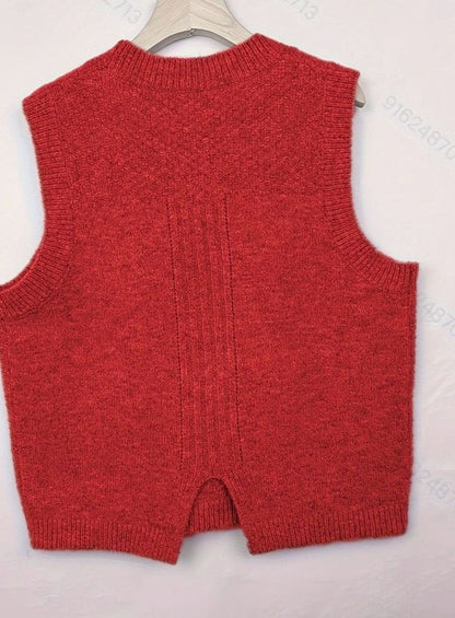 Cozy Cable Knit Sweater Vest for Women with Crew Neck Sleeveless Argyle Relaxed Style