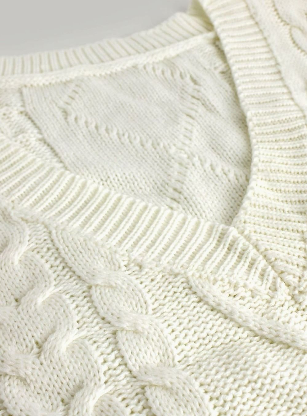 Cozy Cable Knit Sweater Vest for Women with V Neck Sleeveless Relaxed Oversized Style