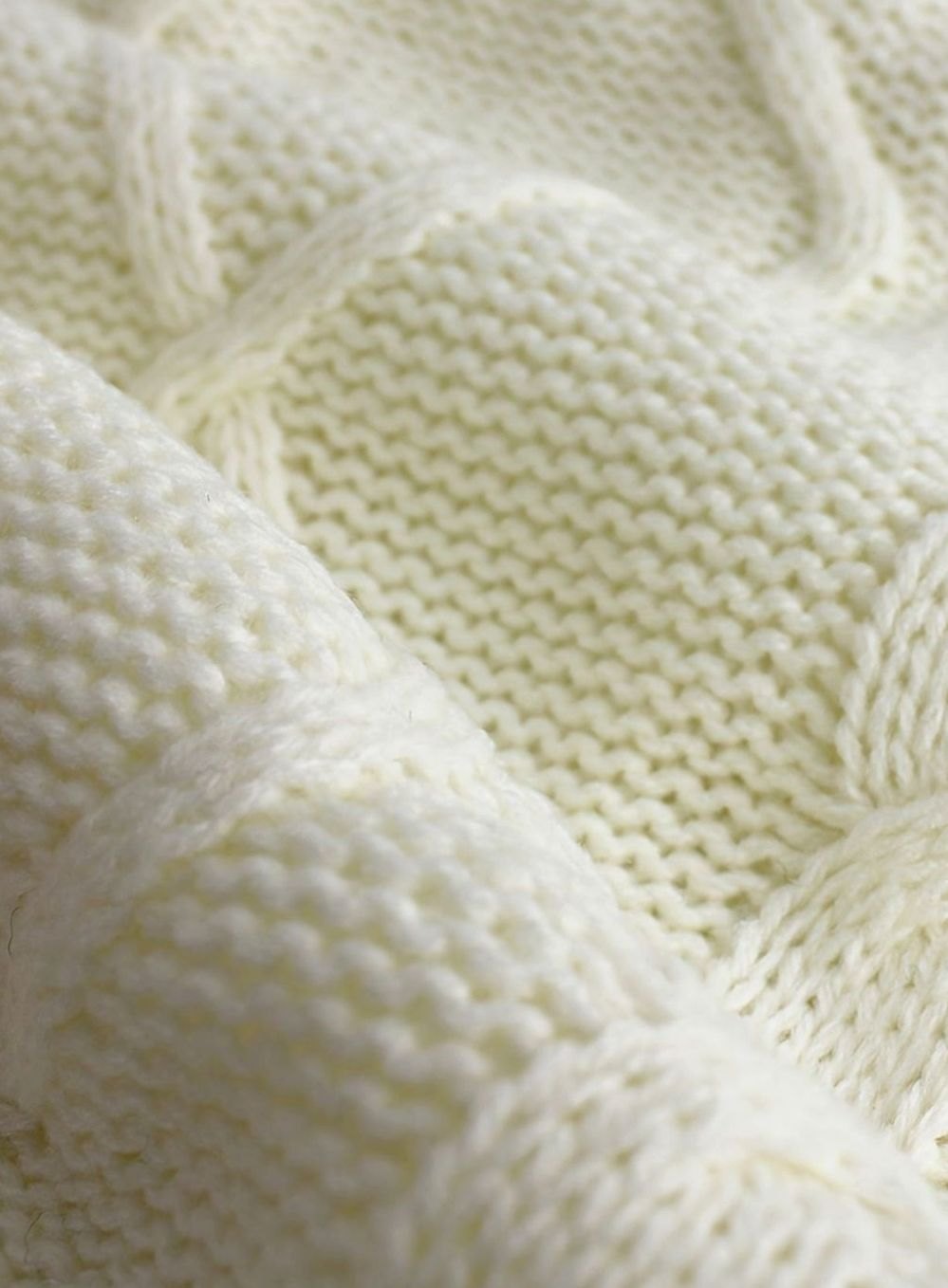 Cozy Cable Knit Sweater Vest for Women with V Neck Sleeveless Relaxed Oversized Style
