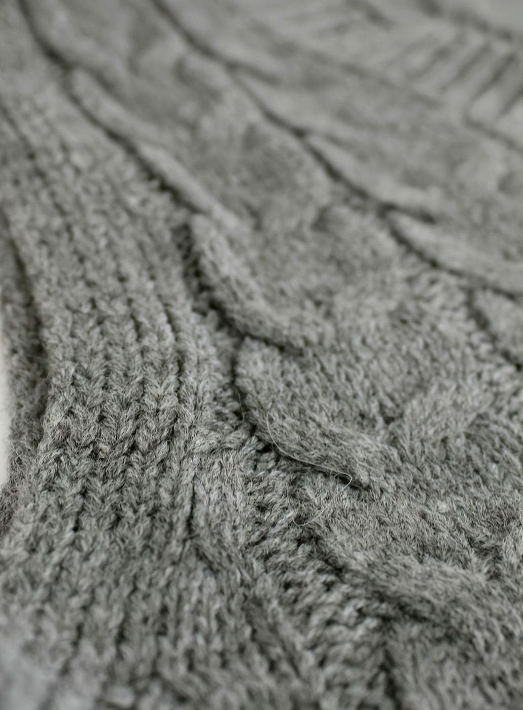 Cozy Cable Knit Sweater Vest for Women with V Neck Sleeveless Relaxed Oversized Style