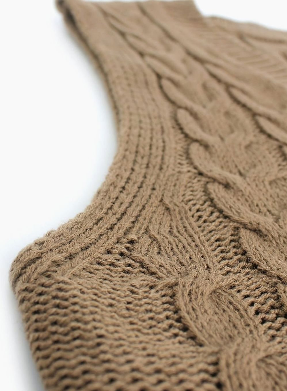 Cozy Cable Knit Sweater Vest for Women with V Neck Sleeveless Relaxed Oversized Style