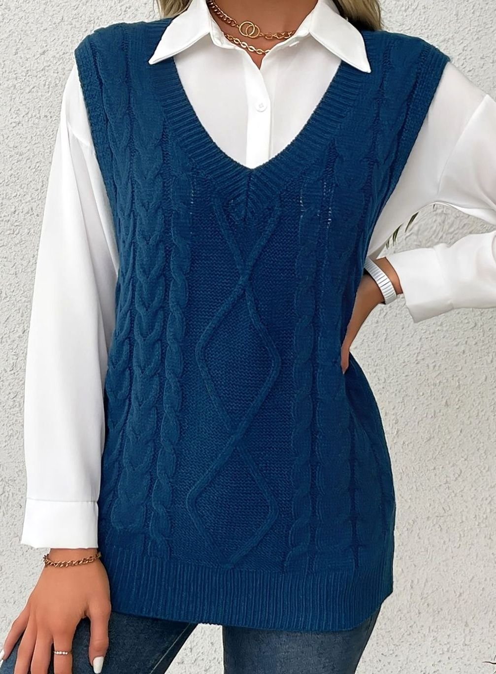 Cozy Cable Knit Sweater Vest for Women with V Neck Sleeveless Relaxed Oversized Style