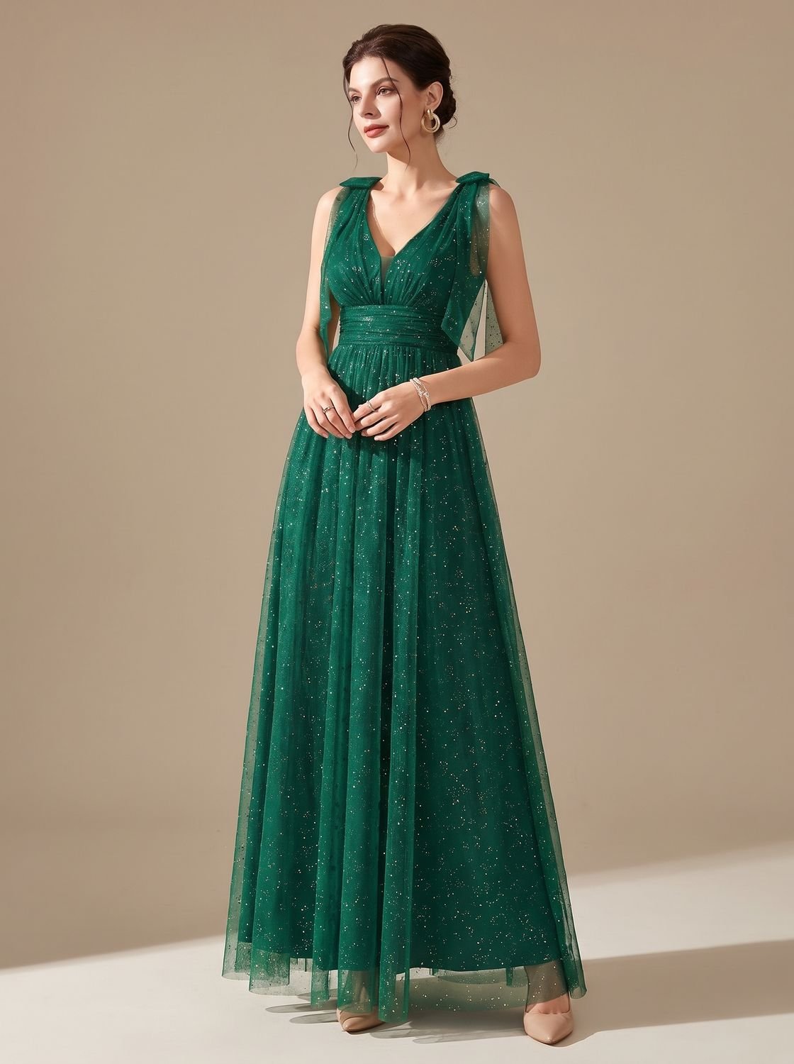 Elegant Glitter Tulle Wedding Guest Gown for Women with V-Neck Sleeveless Pleated Floor-Length Formal Style