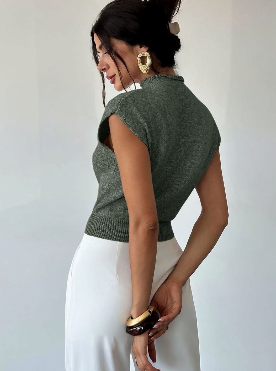 Chic Green Sweater Vest for Women with Mock Neck Cap Sleeve Knit Fitted Style
