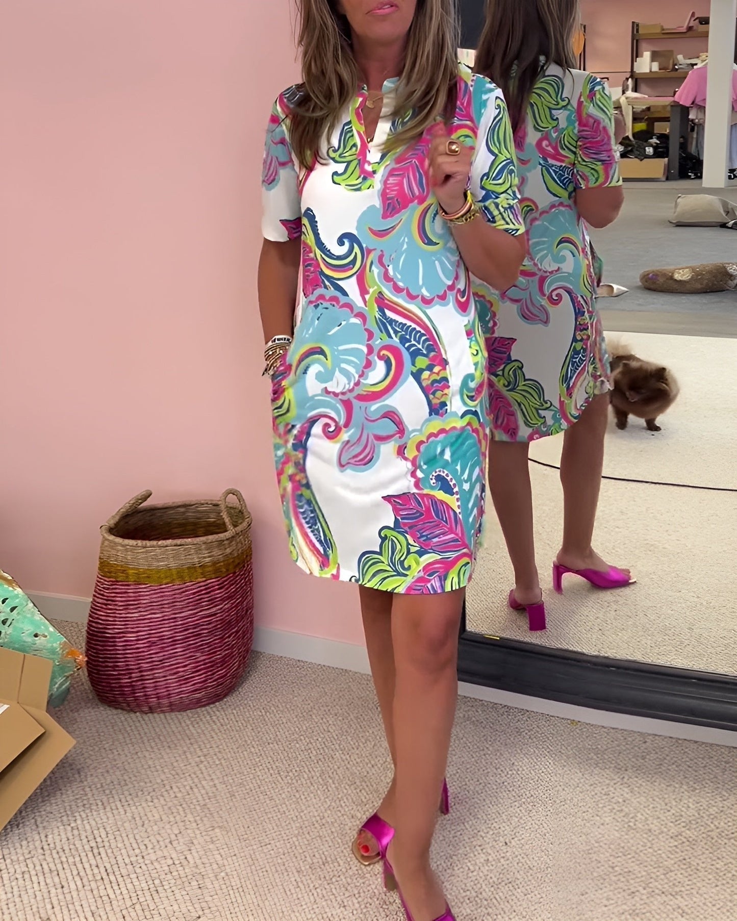 Elegant Wedding Guest Dress for Women with V Neck Short Sleeve Printed Midi Style