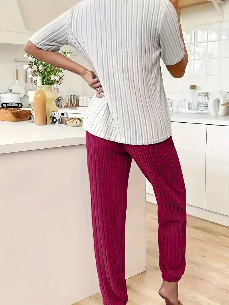 Comfortable Purple Heart Print Pajama Set for Women with Round Neck Short Sleeve Ribbed Knit Jogger Style