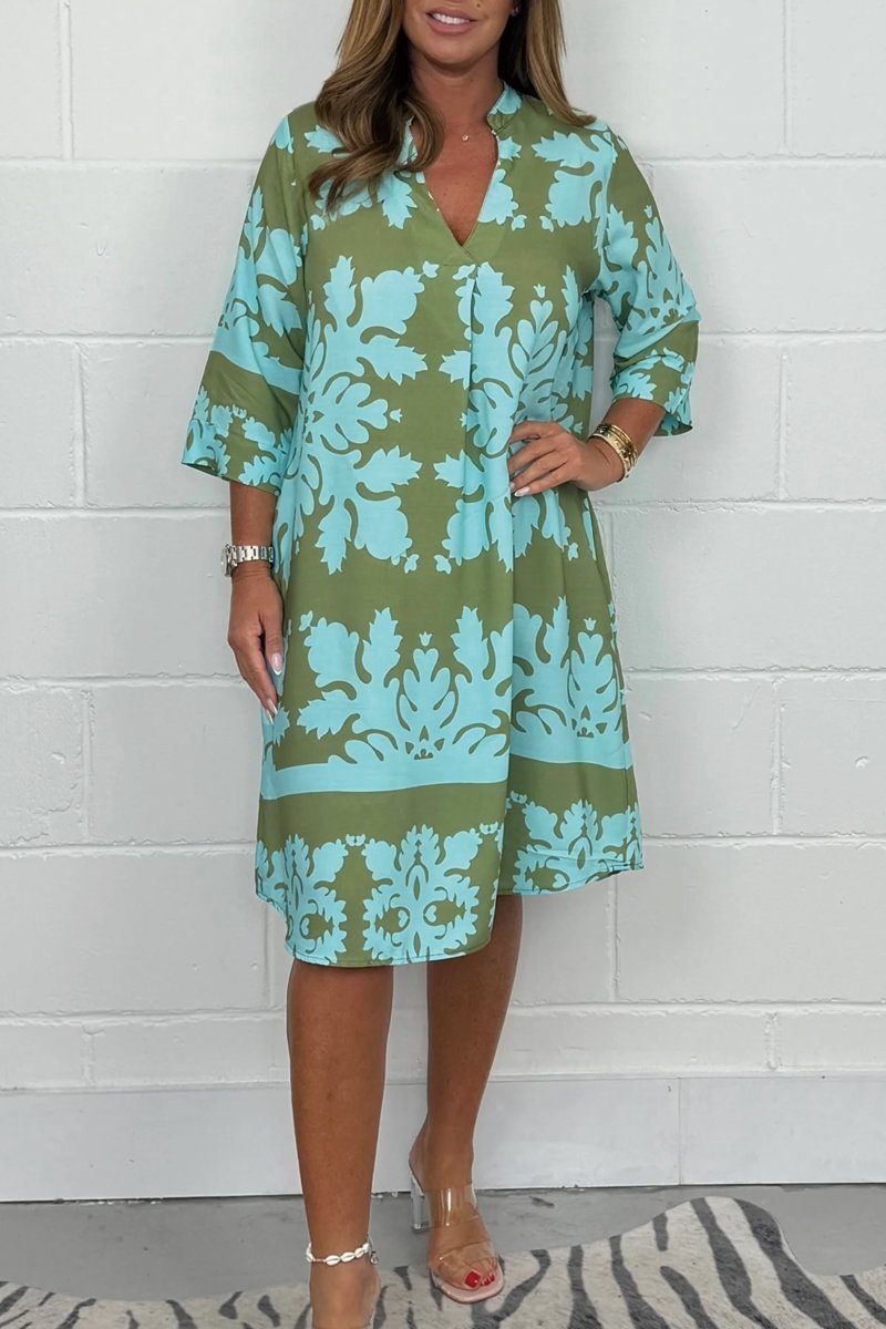 Effortless Printed Dress for Women with V Neck Short Sleeve Relaxed Midi Casual Style