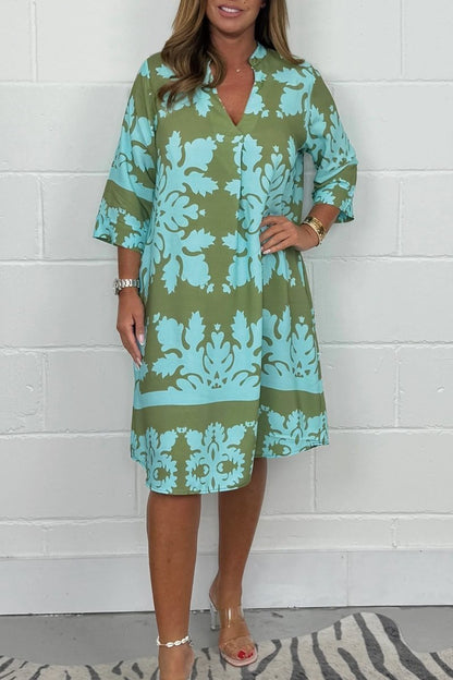 Effortless Printed Dress for Women with V Neck Short Sleeve Relaxed Midi Casual Style